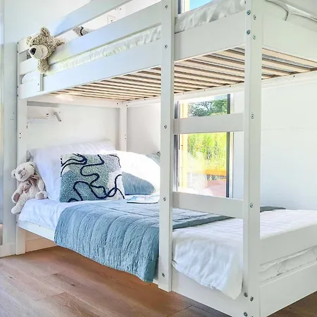 بوتيل Cozy Ship In With Kitchen