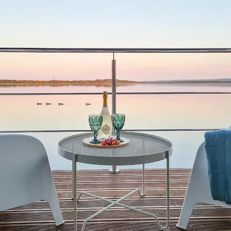Botel Strandlage In Mit Haus Und Meerblick
