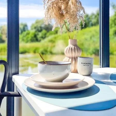 Cozy Ship In With Kitchen *