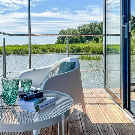 Cozy Ship In With Kitchen ميلنو