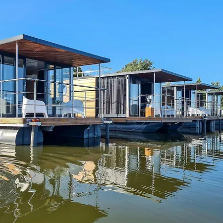 Cozy Ship In With Kitchen Hotel en barco Mielno (Koszalin)