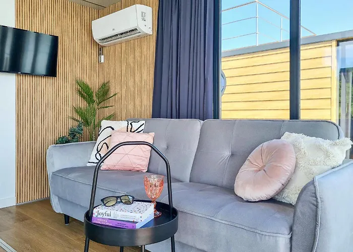 Cozy Ship In With Kitchen Hotel en barco Mielno (Koszalin)