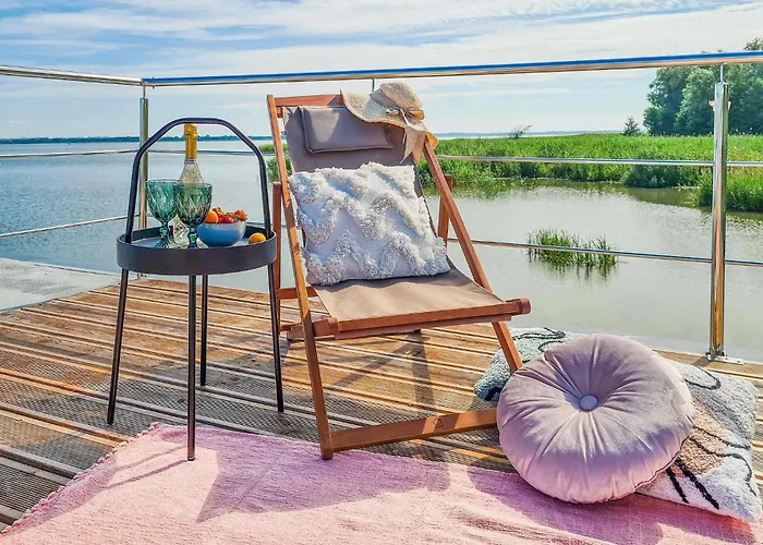 Cozy Ship In With Kitchen Hotel en barco